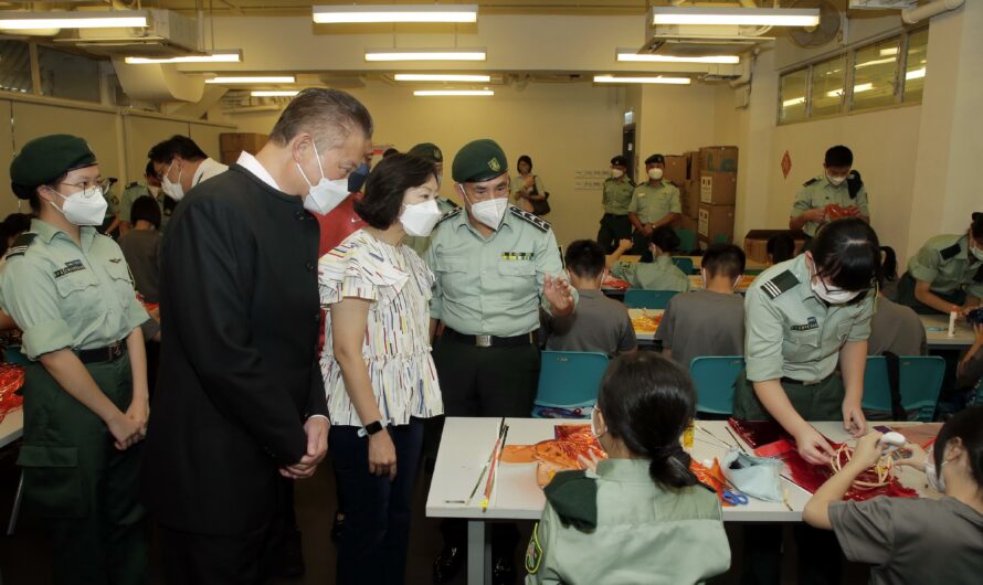 ​民政及青年事務局局長到訪香港青少年軍總會（附圖）