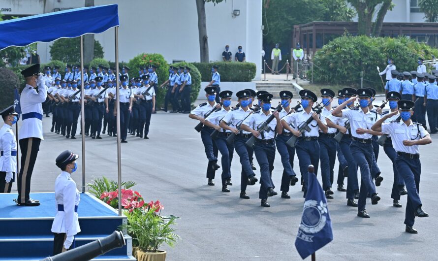 警務處副處長檢閱警察學院結業會操（附圖）