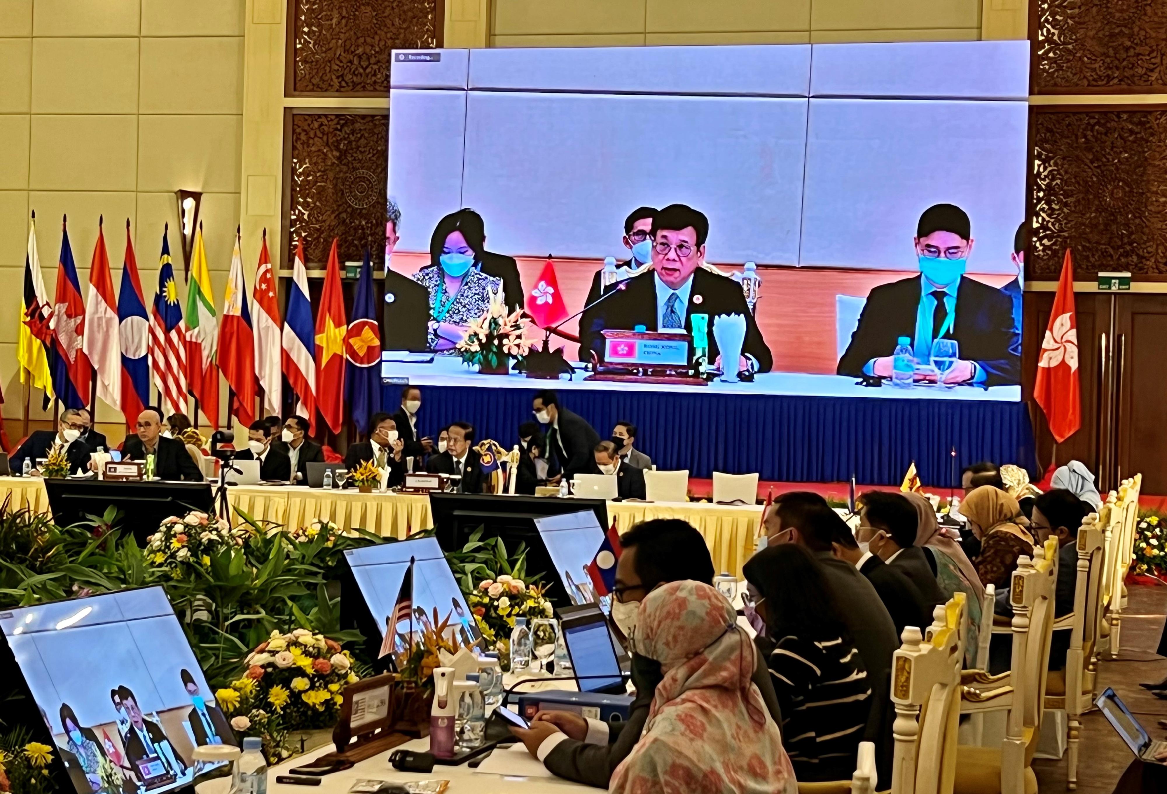 商務及經濟發展局局長丘應樺今日（九月十七日）在柬埔寨暹粒出席第六屆中國香港&mdash;東南亞國家聯盟經貿部長會議，並在會議上發言。