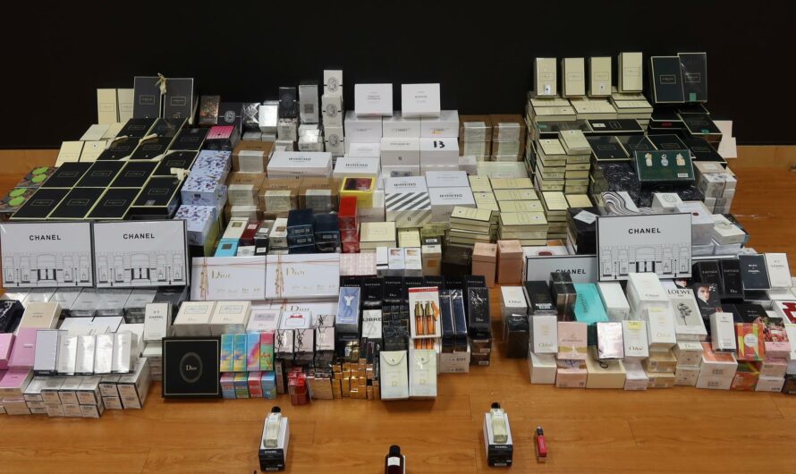 香港海關打擊網上售賣冒牌香水和化妝護膚品（附圖）