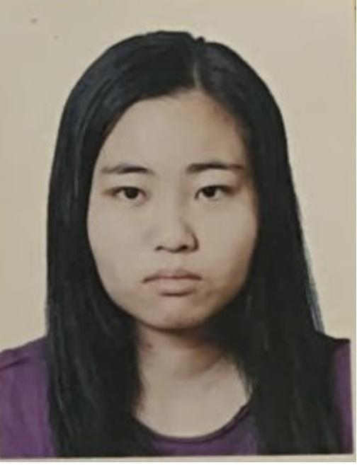三十八歲女子劉秋蓉身高約一點五六米，體重約四十五公斤，瘦身材，圓面型，黃皮膚及蓄長黑髮。她最後露面時身穿粉紅色短袖上衣、淺色長褲及白色運動鞋。
